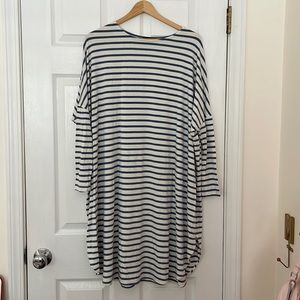 Hatch maternity dress, size petite.